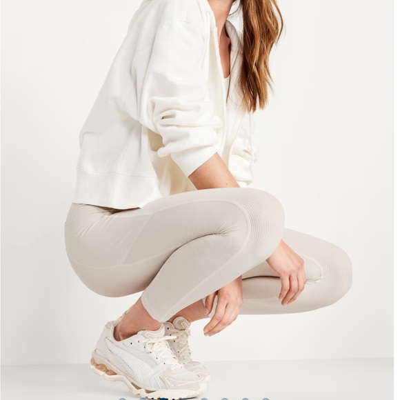 Old Navy Active Powersoft leggings and sports bra - Picture 11 of 12